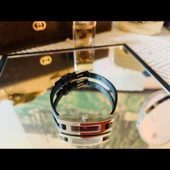 Ladies Gucci 3900L Quartz Analog Watch - Picture 7 of 8